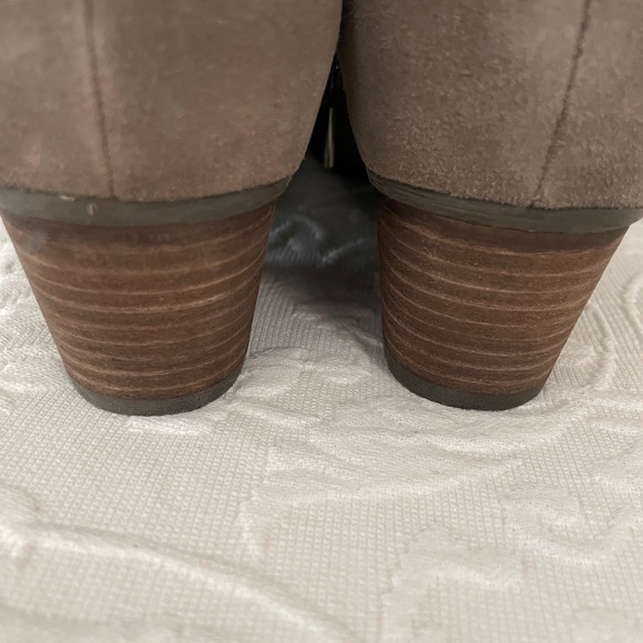 Blondo Villa Waterproof Suede Ankle Boots (EUC) - Picture 9 of 9